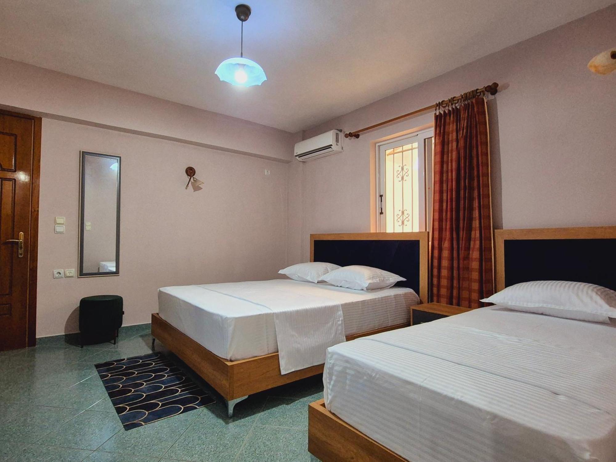 Barca Rooms Sarandë 外观 照片